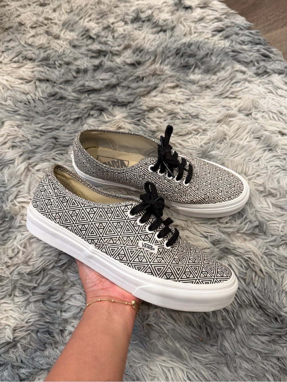 Vans Women’s Black & White Triangular Pattern Low-Top Sneakers